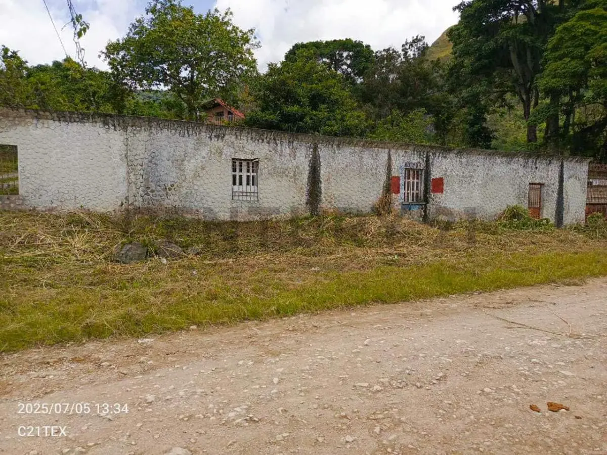 Se Vende Bello y Amplio Chalet en Caripe (San Agustin) - 2