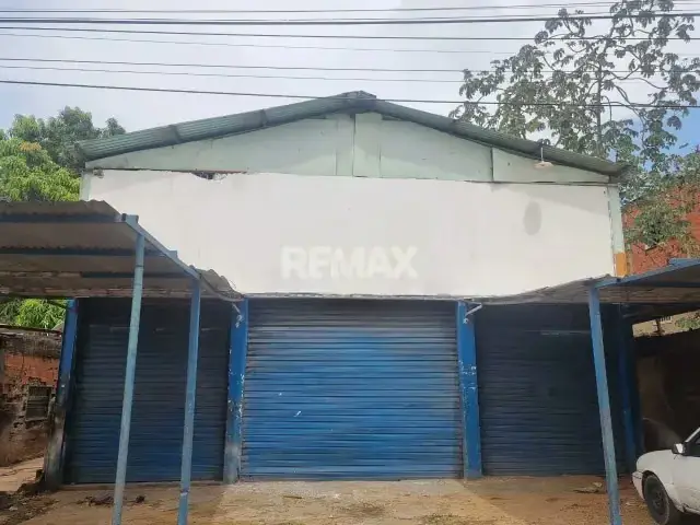 Galpón en VENTA con ubicación estratégica para empresas con zona de carga y descarga