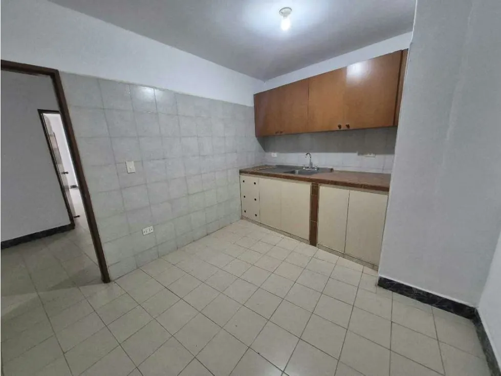 Se alquila apartamento 80m2 Urb. Monterrey 7518