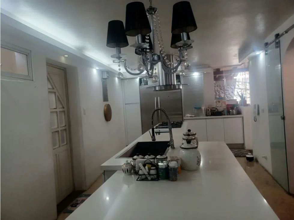 Vendo casa c/anexo en calle cerrada 300m2 Snata Sofia 9509