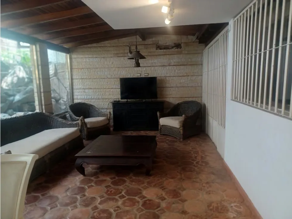 Vendo casa c/anexo en calle cerrada 300m2 Snata Sofia 9509 - 11