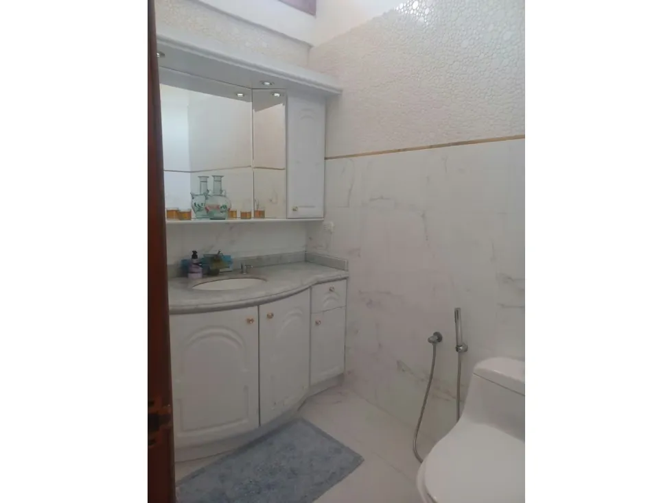 Vendo casa c/anexo en calle cerrada 300m2 Snata Sofia 9509 - 16