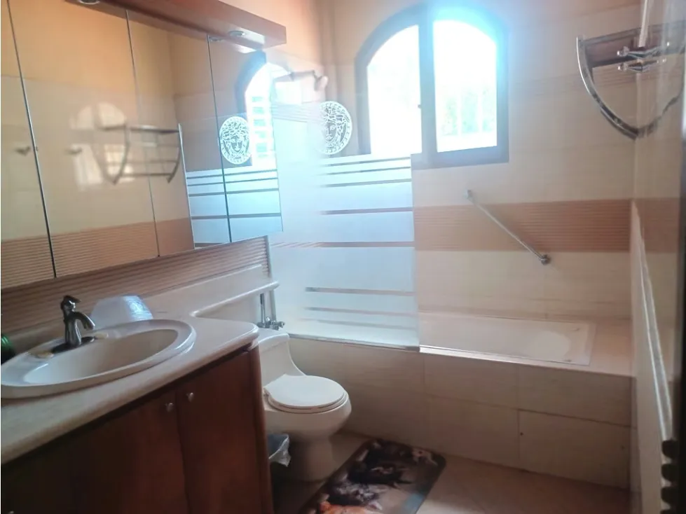Vendo casa c/anexo en calle cerrada 300m2 Snata Sofia 9509 - 21