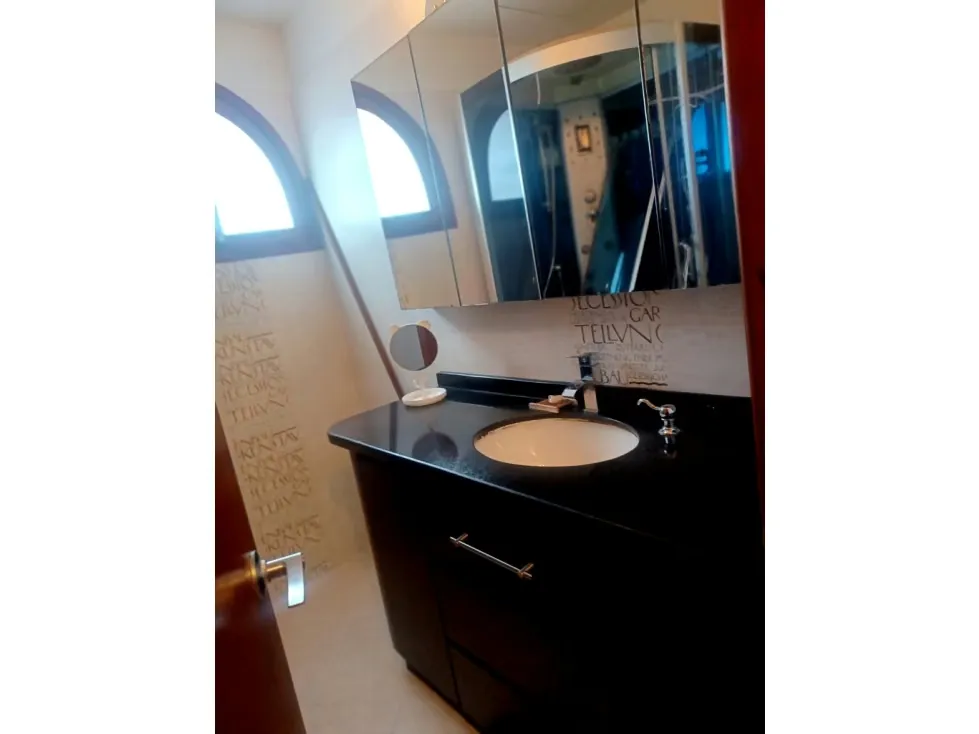 Vendo casa c/anexo en calle cerrada 300m2 Snata Sofia 9509 - 25