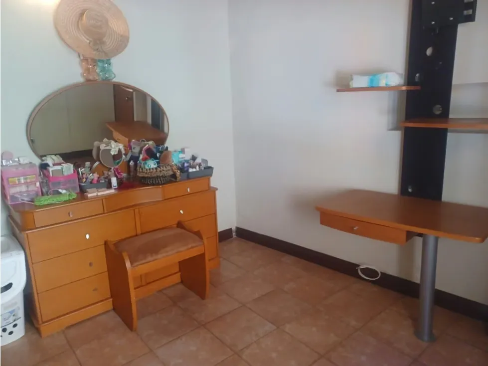 Vendo casa c/anexo en calle cerrada 300m2 Snata Sofia 9509 - 28