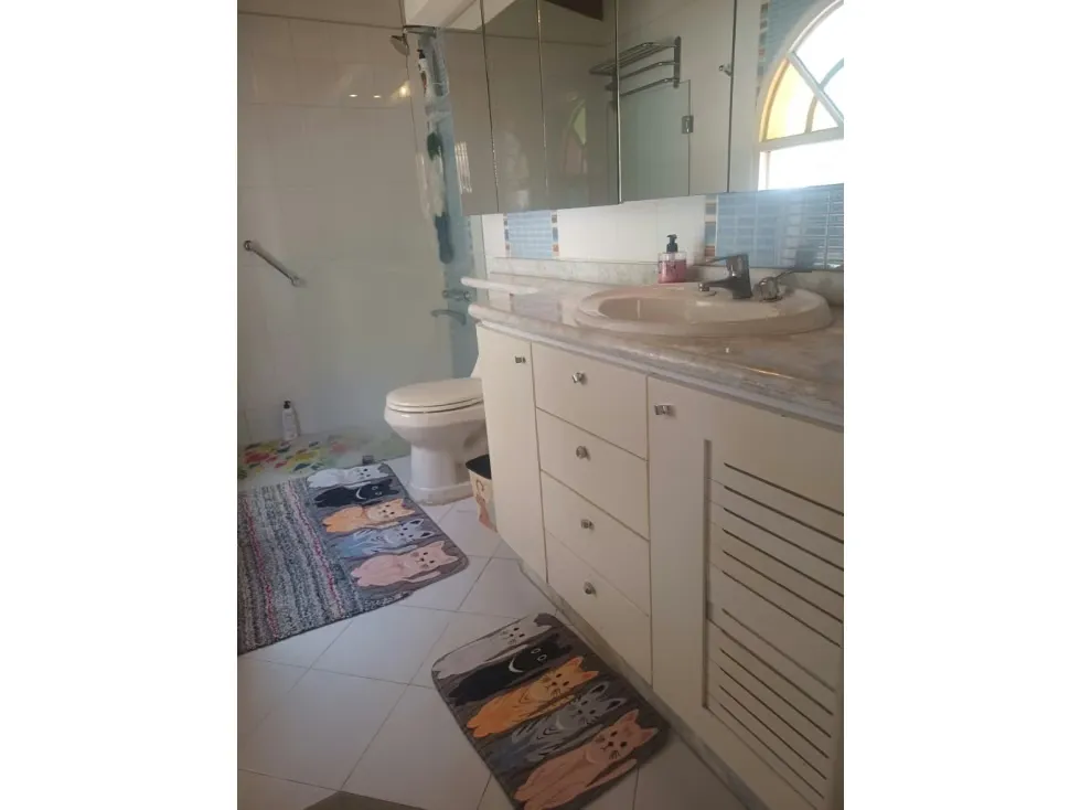 Vendo casa c/anexo en calle cerrada 300m2 Snata Sofia 9509 - 33
