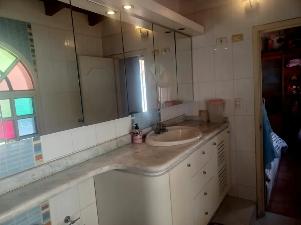 Vendo casa c/anexo en calle cerrada 300m2 Snata Sofia 9509 - 34