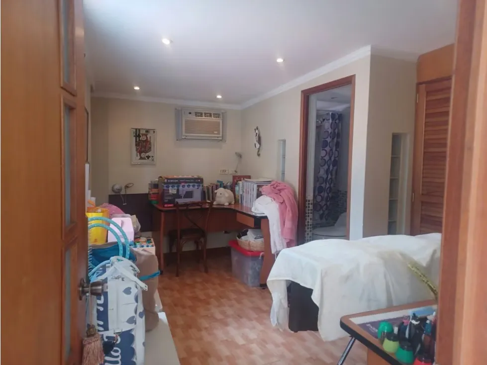 Vendo casa c/anexo en calle cerrada 300m2 Snata Sofia 9509 - 36