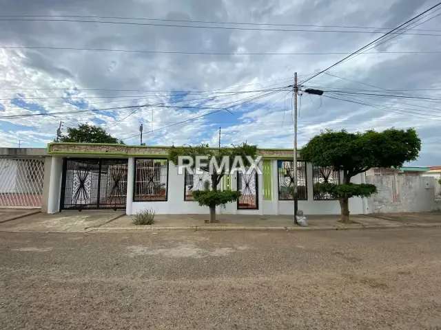 TOWNHOUSE EN LA URBANIZACION SAN RAFAEL, ZONA OESTE