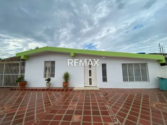 TOWNHOUSE EN LA URBANIZACION SAN RAFAEL, ZONA OESTE - 3