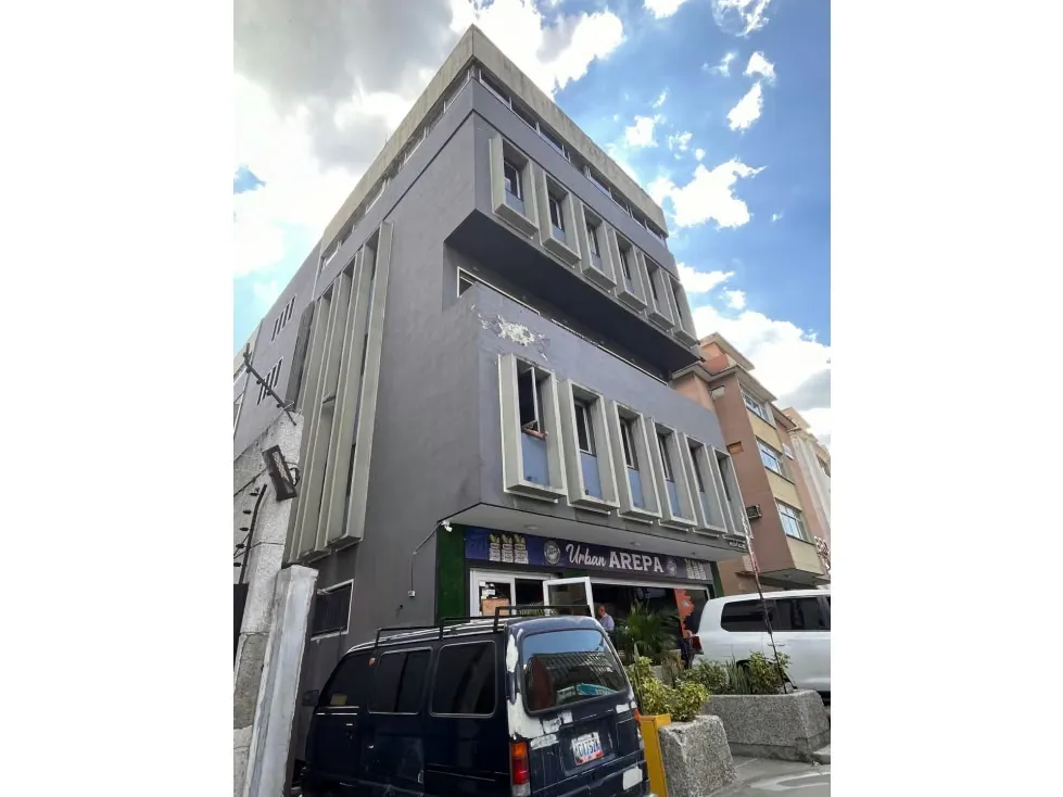 Alquilo oficina 150 m2 La Urbina 5394