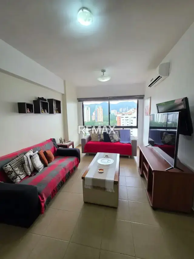 VENDO CÓMODO APARTAMENTO SEMI EQUIPADO CON PLANTA 100% Y POZO