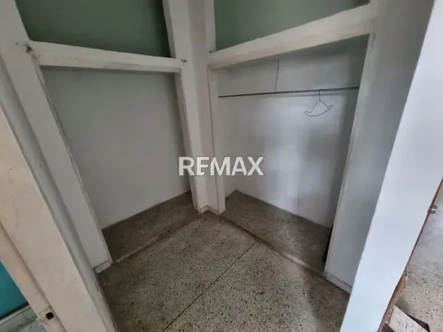 Bonito Apartamento para Remodelar Res El Piñal Naguanagua - 12