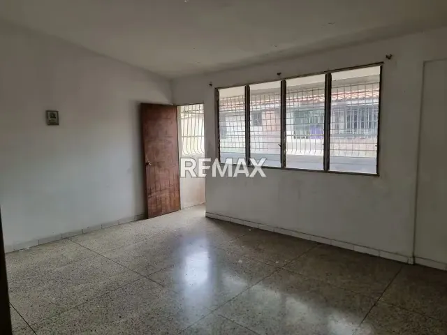Bonito Apartamento para Remodelar Res El Piñal Naguanagua - 2