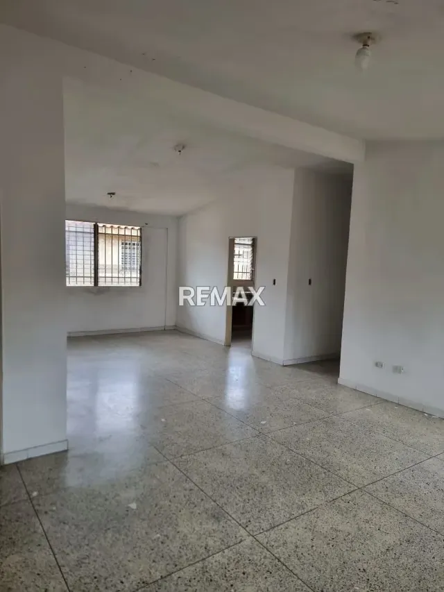 Bonito Apartamento para Remodelar Res El Piñal Naguanagua - 3