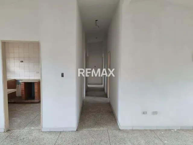 Bonito Apartamento para Remodelar Res El Piñal Naguanagua - 4