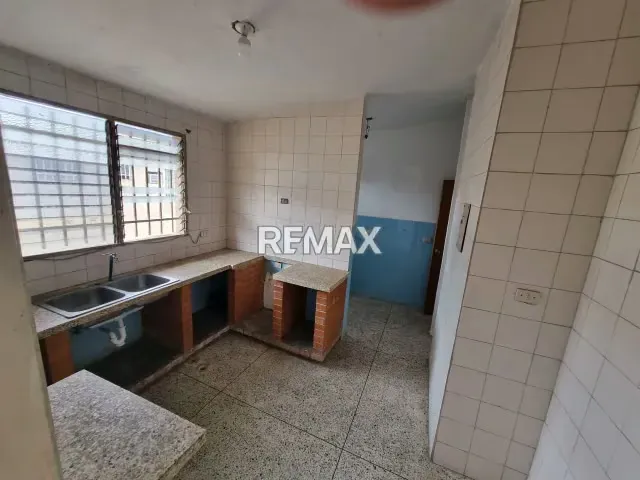 Bonito Apartamento para Remodelar Res El Piñal Naguanagua - 6