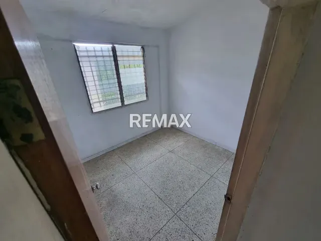 Bonito Apartamento para Remodelar Res El Piñal Naguanagua - 8