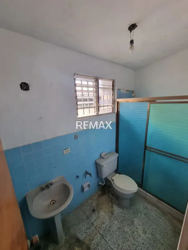 Bonito Apartamento para Remodelar Res El Piñal Naguanagua - 9