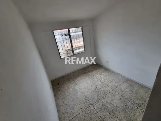 Bonito Apartamento para Remodelar Res El Piñal Naguanagua - 10