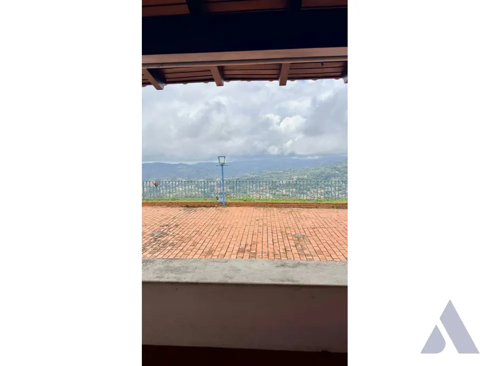 Se vende casa 750m2 La Lagunita 9121 - 4