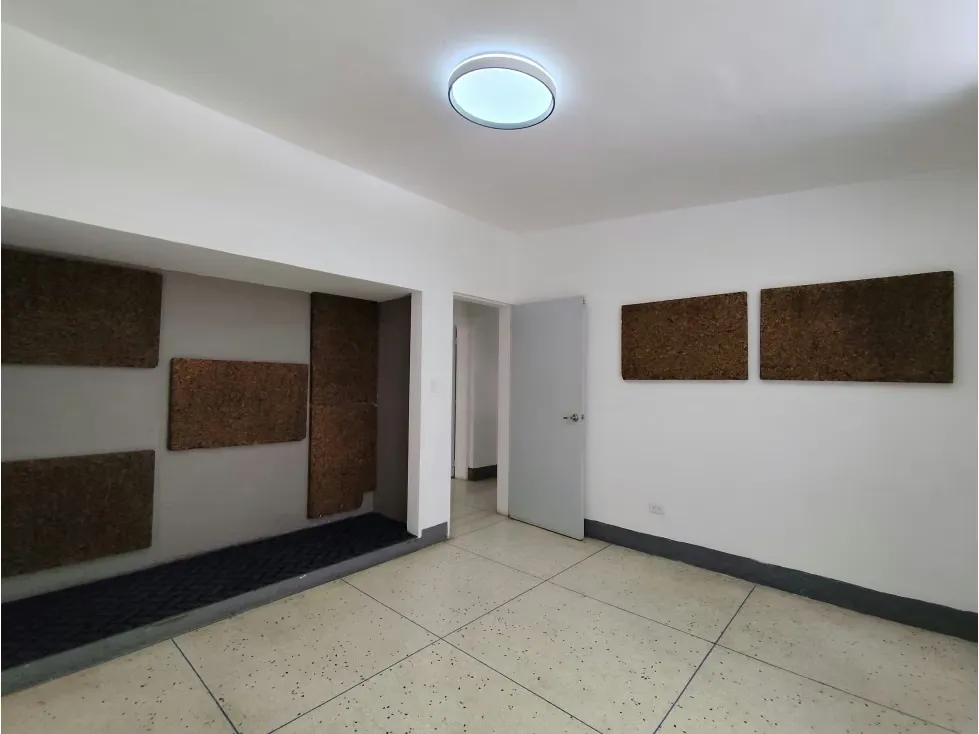 Alquilo casa 400m2 Los Chorros 2847 - 34