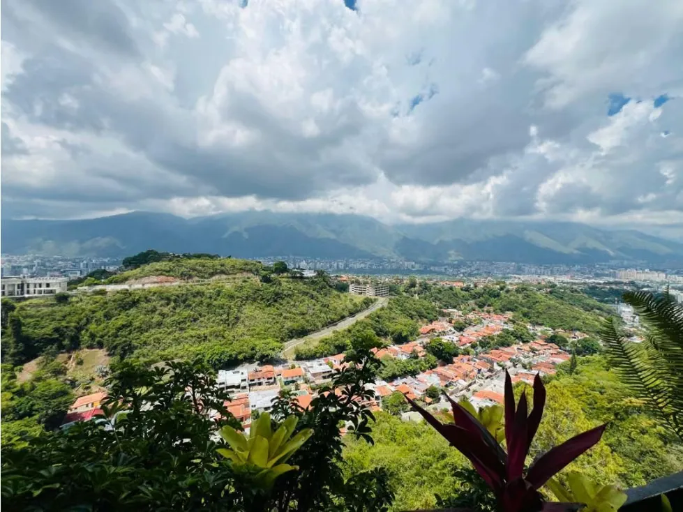 Se vende Apto 246m² 3h+2s/3.5b+s/2p Lomas de San Roman