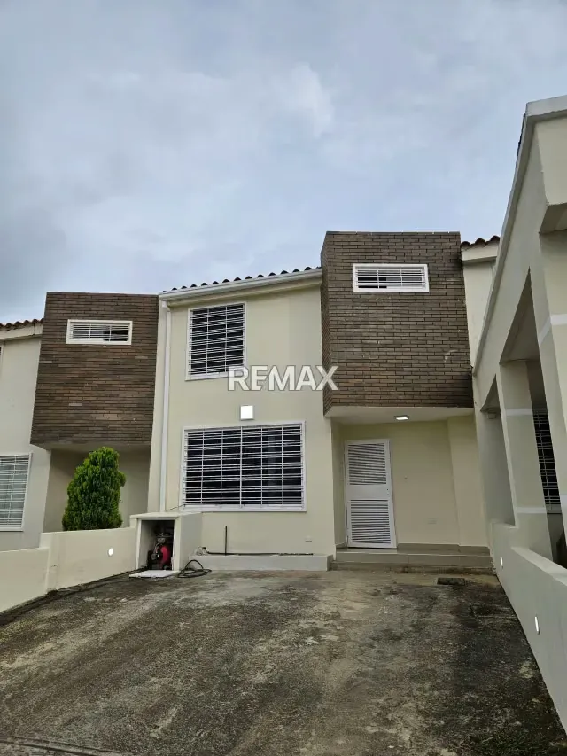 En venta casa en Villas del Golf Plaza, La Piedad, Palavecino - 2