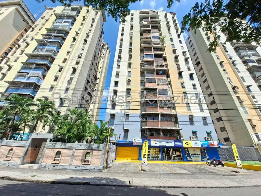 Apartamento (1 Nivel) en Venta en Urbanizacion El Centro, Aragua - 2