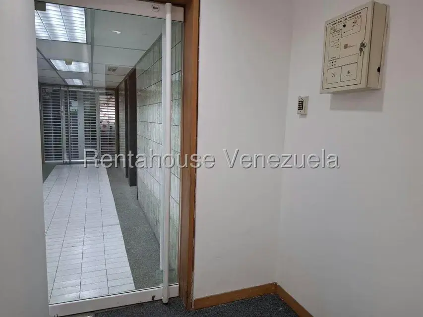 Local Comercial en Alquiler en Los Palos Grandes, Distrito Metropolitano - 2