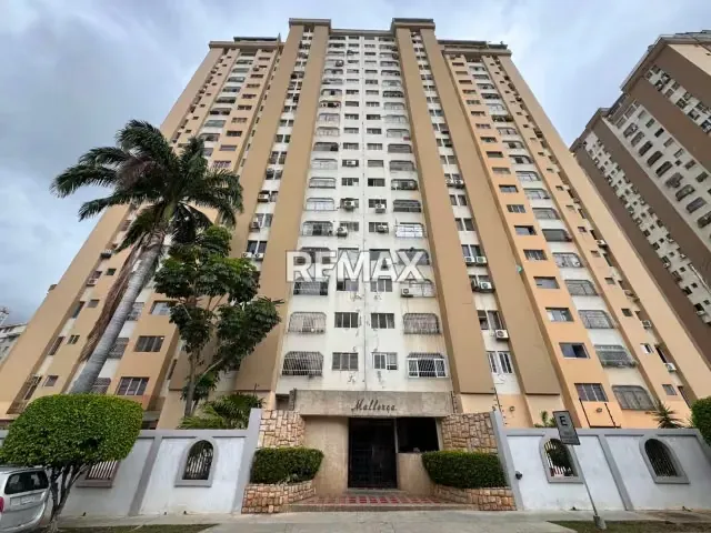 Apartamento remodelado de 94 mts² en Res. Mallorca en Prebo (frente al Shopping Center)