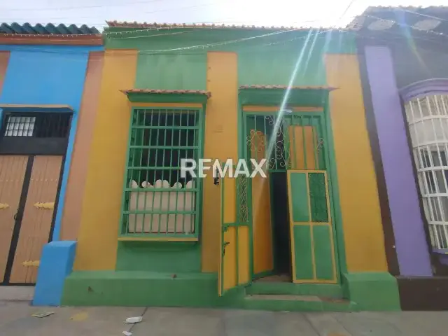 CASA EN VENTA CALLE CARABOBO