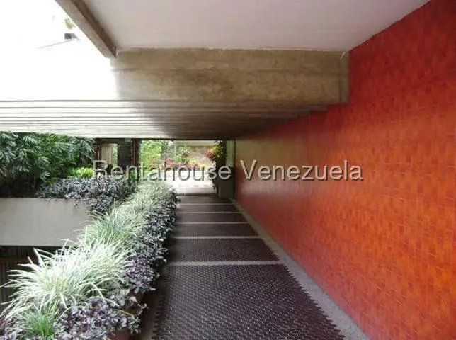 Apartamento (1 Nivel) en Alquiler en Los Palos Grandes, Distrito Metropolitano - 2