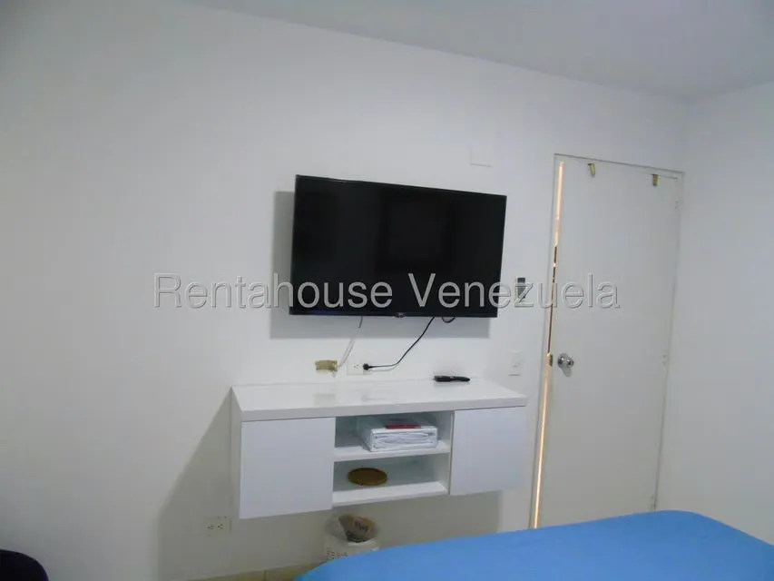 Apartamento (1 Nivel) en Alquiler en Los Palos Grandes, Distrito Metropolitano - 16