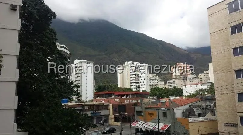 Apartamento (1 Nivel) en Alquiler en Los Palos Grandes, Distrito Metropolitano - 20