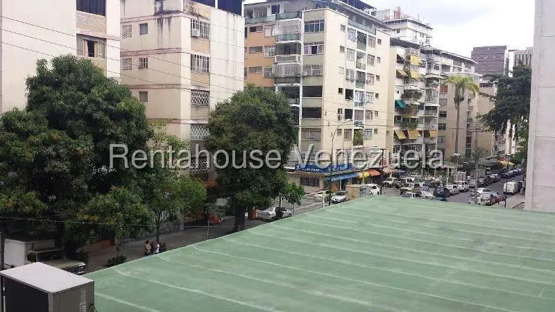 Apartamento (1 Nivel) en Alquiler en Los Palos Grandes, Distrito Metropolitano - 21