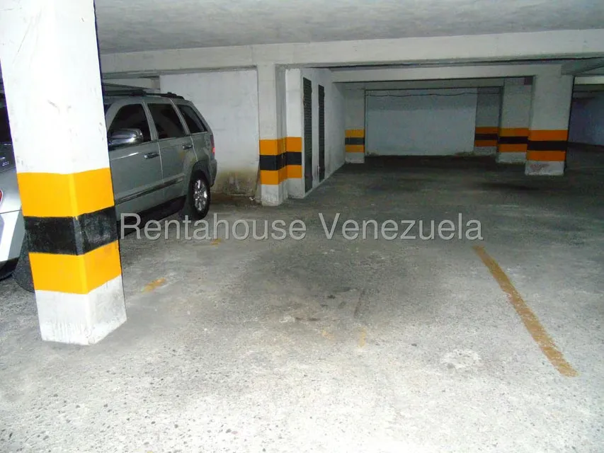 Apartamento (1 Nivel) en Alquiler en Los Palos Grandes, Distrito Metropolitano - 24