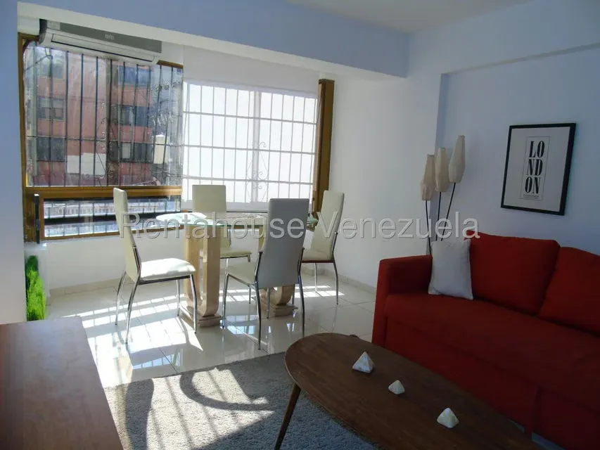 Apartamento (1 Nivel) en Alquiler en Los Palos Grandes, Distrito Metropolitano - 10