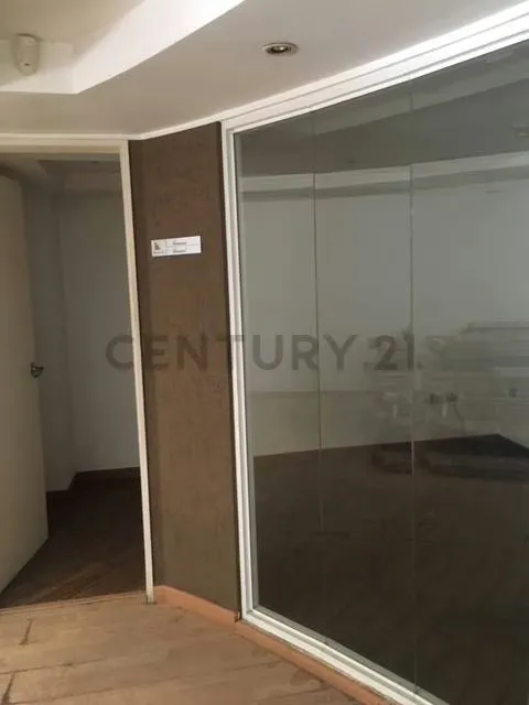 Excelente galpón en zona comercial de Chacao - 2