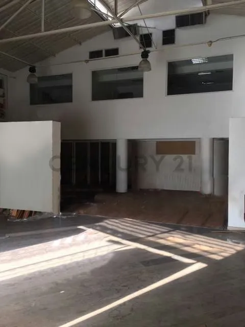 Excelente galpón en zona comercial de Chacao - 4