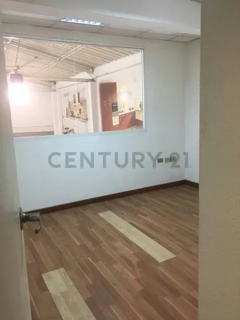 Excelente galpón en zona comercial de Chacao - 6