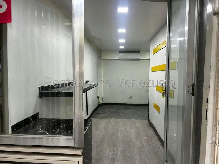 Local Comercial en Alquiler en Los Palos Grandes, Distrito Metropolitano - 3