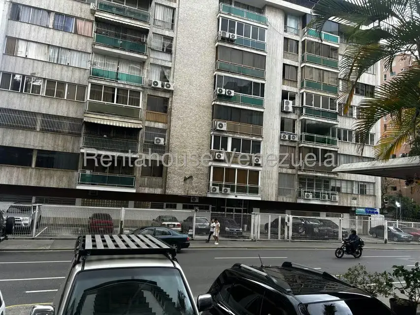 Local Comercial en Alquiler en Los Palos Grandes, Distrito Metropolitano - 10