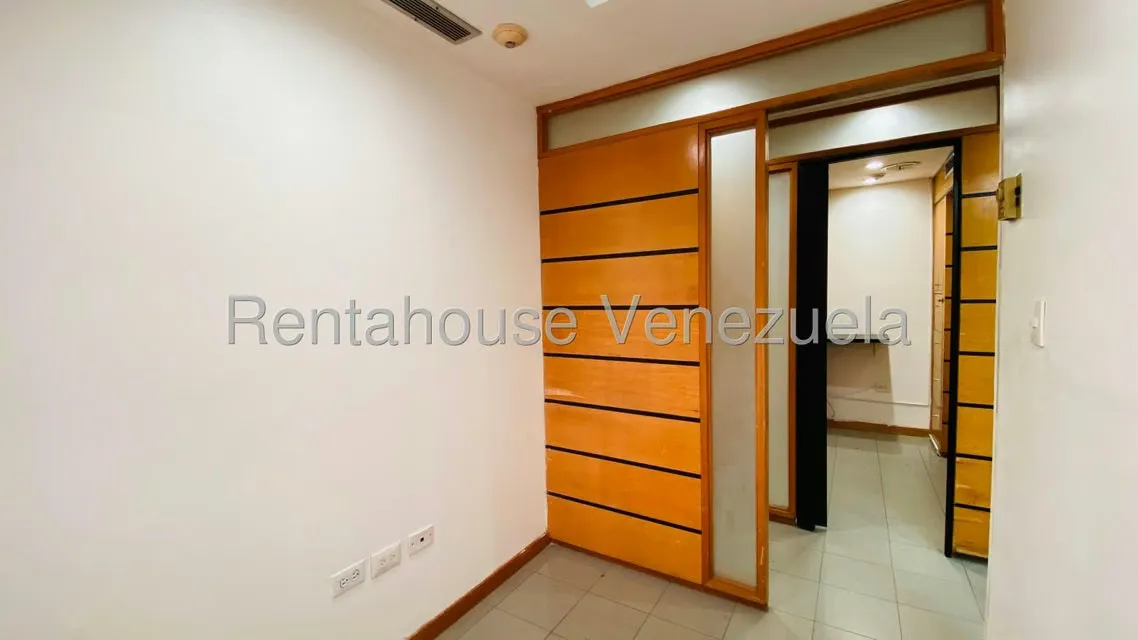 Oficina en Alquiler en Bello Monte, Distrito Metropolitano - 12