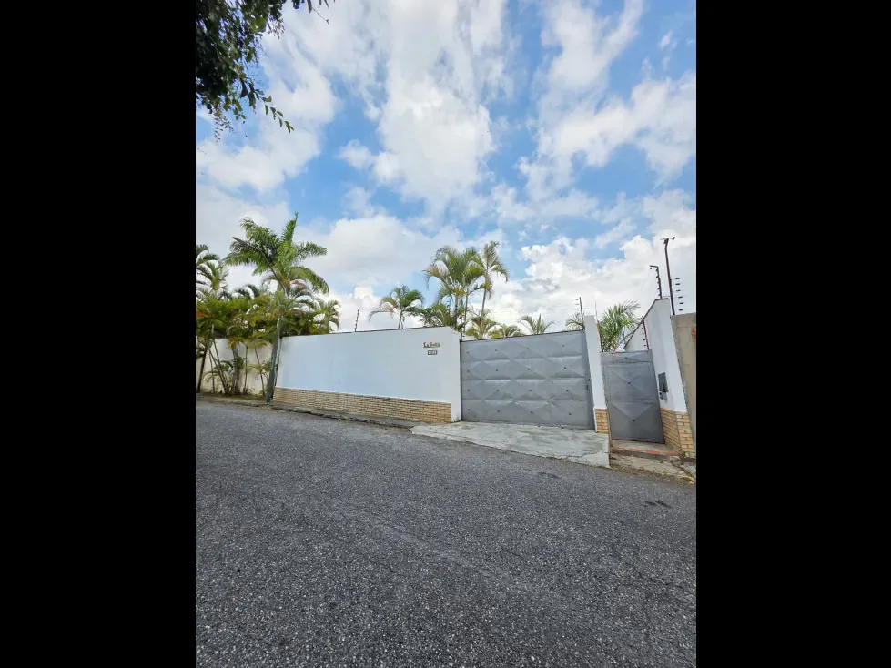 CASA EN VENTA 800 M2 - URB LA LAGUNITA