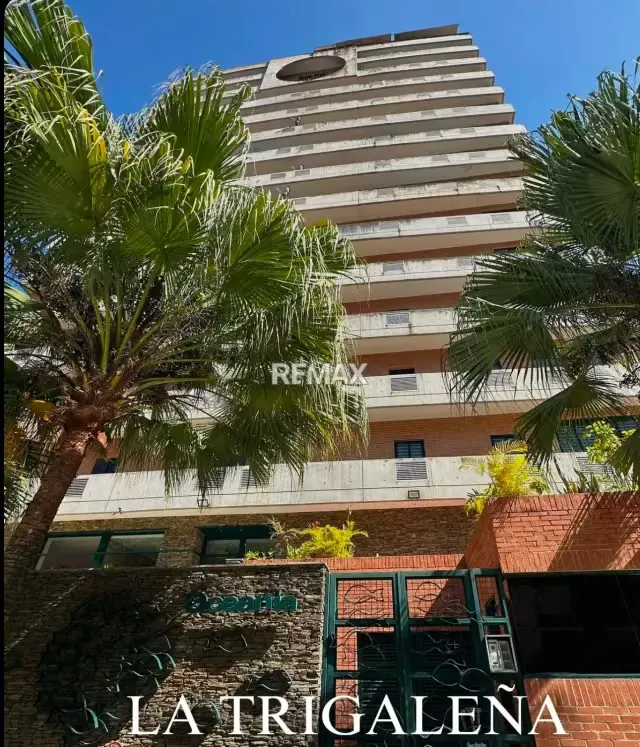EN VENTA APARTAMENTO EN RES OCEANÍA URB LA TRIGALEÑA
