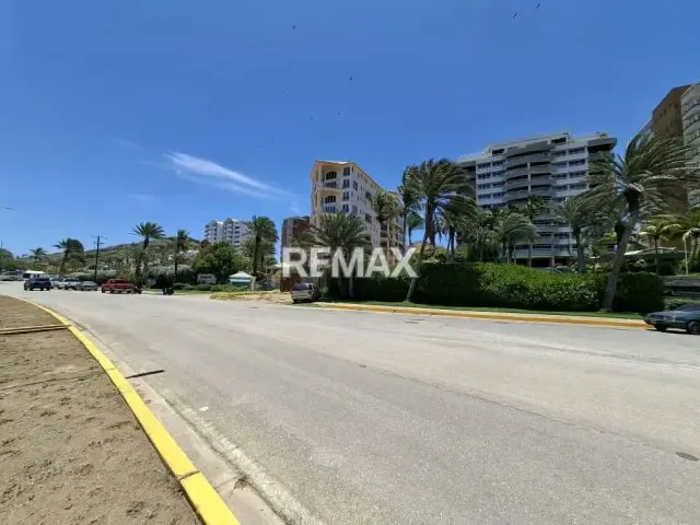 EN VENTA TERRENO PREMIUM, DE ESQUINA, CON POTENCIAL MIXTO, FRENTE A LA LAGUNA EL MORRO Y A MINUTOS DE PLAYA LA CARACOLA. - 12