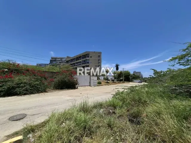 EN VENTA TERRENO PREMIUM, DE ESQUINA, CON POTENCIAL MIXTO, FRENTE A LA LAGUNA EL MORRO Y A MINUTOS DE PLAYA LA CARACOLA. - 10