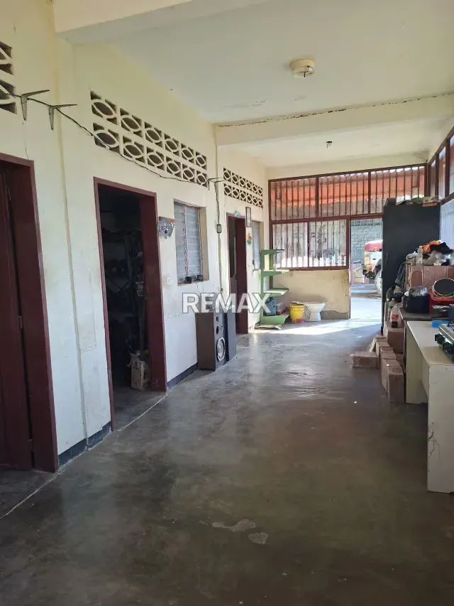 En Alquiler Galpón con terreno adicional y casa - 3