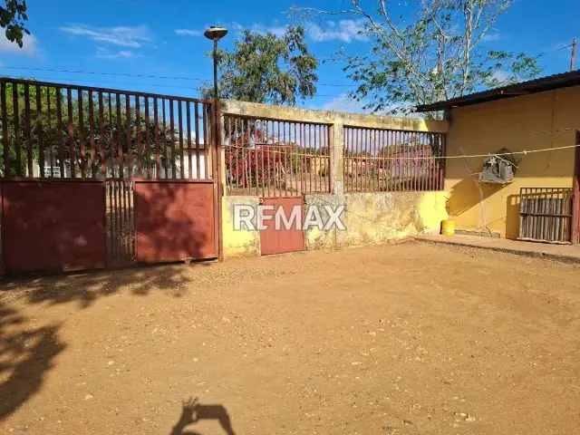 En Alquiler Galpón con terreno adicional y casa - 6